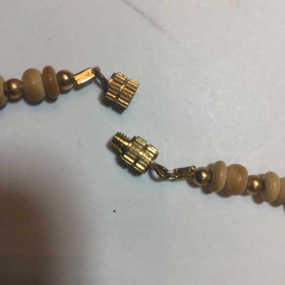 VTG Shell & Wooden Bead Necklace With Hand Carved Wooden Parrot - Picture 7 of 10